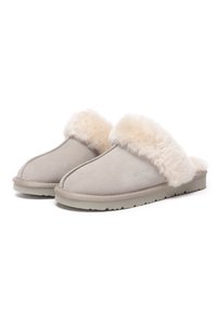 Gray suede slip-on slippers with a soft beige faux fur cuff, featuring a low-profile rubber sole and stitching detail along the edges.