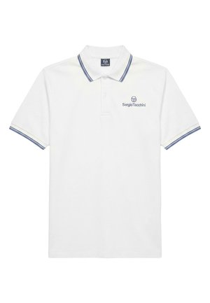 Wit poloshirt met korte mouwen en een kraag en manchetten met blauwe strepen, met het Sergio Tacchini-logo op de linkerborst.