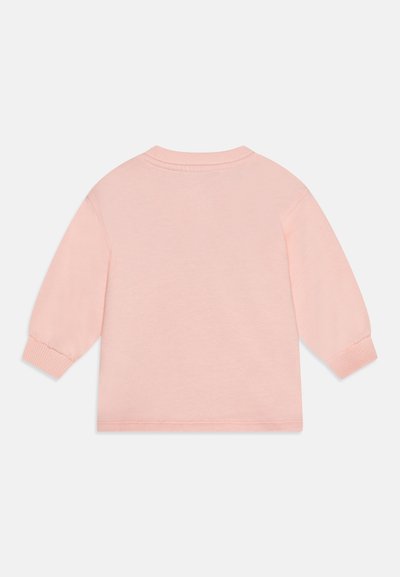 Lys rosa langermet sweatshirt med rund hals, ribbede mansjetter og glatt tekstur. Enkel og klassisk design, egnet for hverdagsbruk.