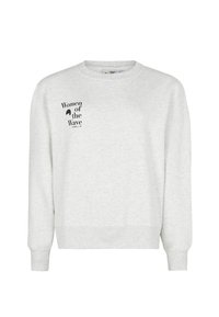 Sudadera de cuello redondo en gris claro con el texto "Mujeres de la Onda" y un pequeño gráfico de una ola en el lado izquierdo del pecho.