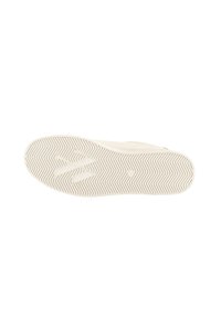 Witte sneakersolo met een zigzag-profiel, voorzien van een textuur en een rond te ontwerp. Glad, duurzaam materiaal.
