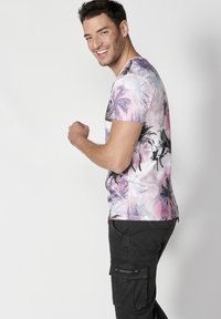 Koroshi SHORT SLEEVE - Apdrukāts T-krekls - rosa pink