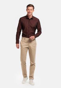 GIORDANO Zakelijk overhemd - dark ochre