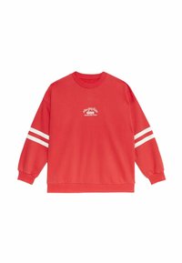 Felpa rossa realizzata in misto cotone, con scollatura a girocollo, maniche lunghe, righe bianche sulle maniche e una piccola grafica sul petto.