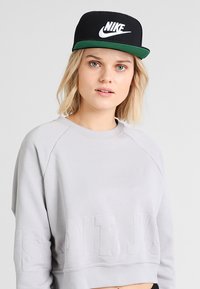 Nike Sportswear FUTURA PRO UNISEX - Keps - black/pine green/black/white