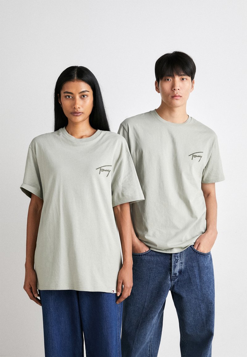 Tommy Jeans - SIGNATURE - T-shirt basic - faded willow, Vergroten