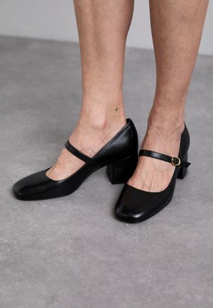 Stuart Weitzman Decolleté - black