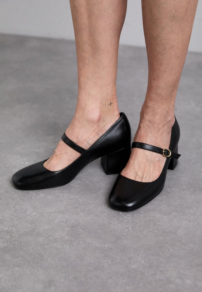 Stuart Weitzman Tacones - black
