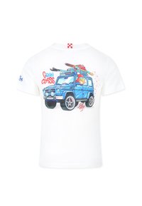 T-shirt blanc en coton avec un graphique coloré représentant un véhicule bleu équipé de skis sur le toit, accompagné du texte "GRAN CLASS". Manches courtes.