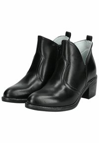 Botas negras de cuero hasta el tobillo con un tacón bajo en bloque, punta afilada y un panel lateral elástico. Textura lisa con un forro interior blanco.