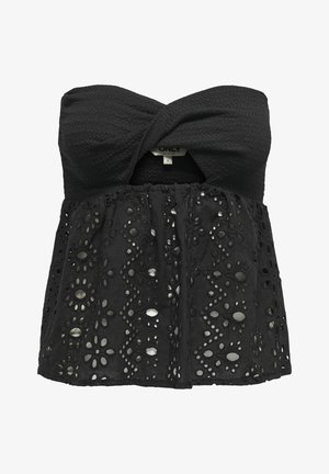 Top noir sans bretelles avec un corsage smocké texturé et une partie inférieure évasée dotée de découpes en œillets floraux.