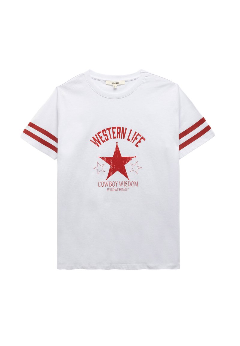 Witte katoenen T-shirt met een rode grafische print met "WESTERN LIFE" en een ster, accenten van rode strepen op de korte mouwen.