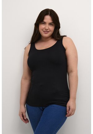 Top negro sin mangas de tela elástica con escote redondeado, combinado con jeans azules. Textura suave.