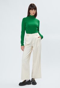 INFLUENCER HIGH-NECK BASIC - Strickpullover - green