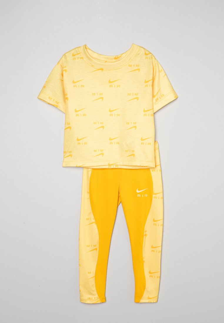 Nike Sportswear Sport T-shirt geel Nike Sportswear Sport T-shirt geel