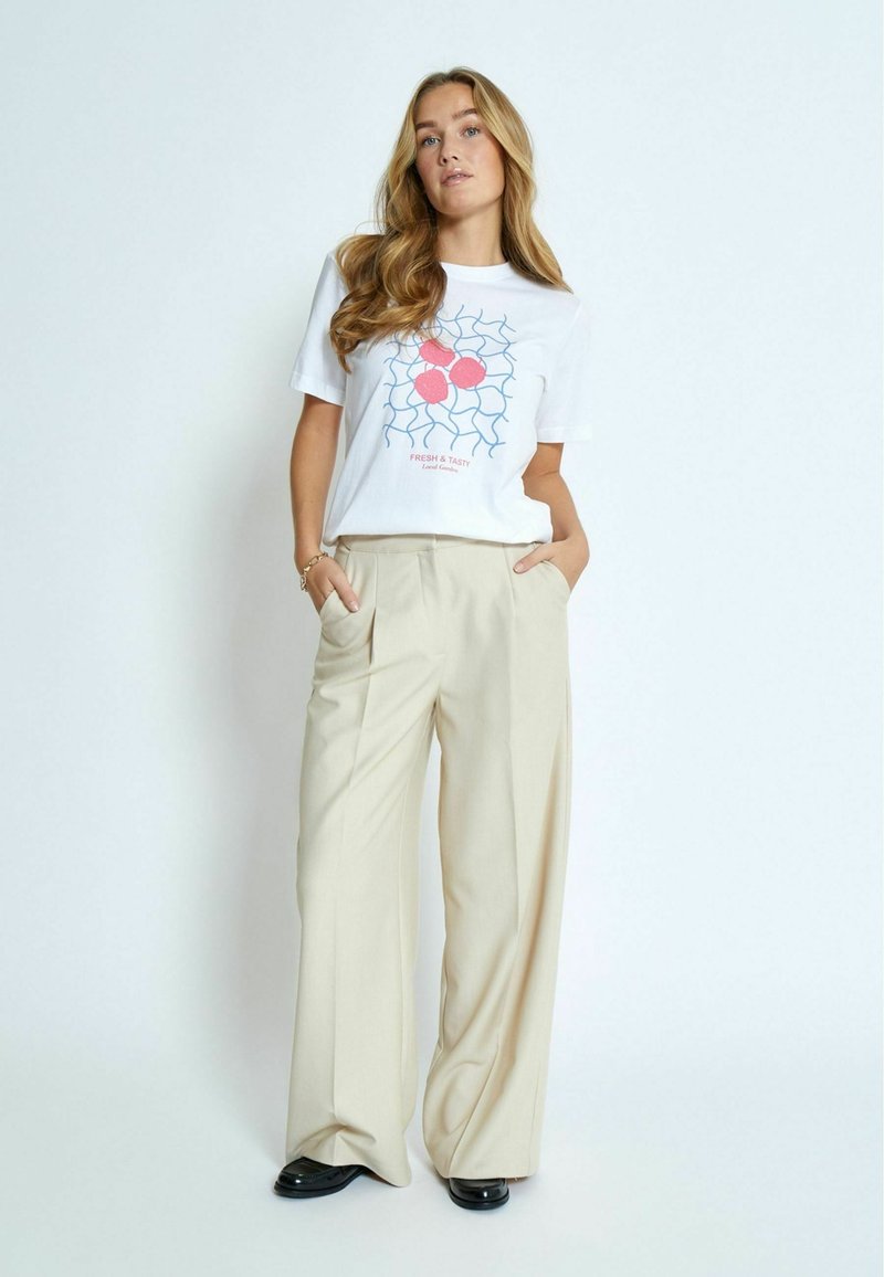 Desires Camiseta estampada bittersweet red/rojo