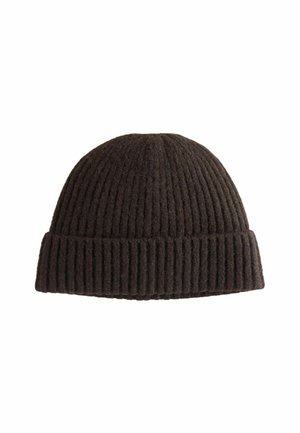 Căciulă din tricot ribatat de culoare maro închis, cu margine pliată, concepută pentru căldură și purtare casuală.