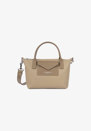 Beige Lederhandtasche mit doppelten oberen Griffen, vorderer Umschlagtasche, abnehmbarem Schultergurt und silbernem "Lancaster Paris"-Logodetail.