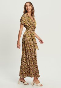 TUSSAH TILDA - Dolga obleka - khaki abstract animal