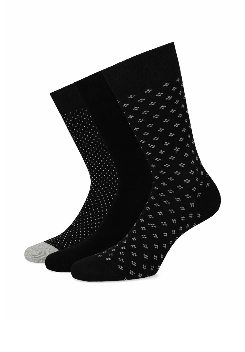 Trzy pary skarpetek: dwie gładkie czarne, jedna czarna w białe kropki, a jedna z szarym palcem. Wykonane na drutach, długość do połowy łydki.