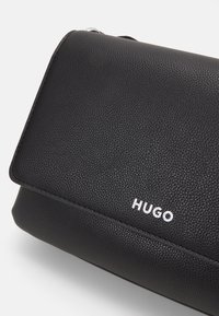 HUGO FLAP - Umhängetasche - black