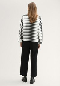 TOM TAILOR CROPPED MIT GERADEM BEIN - Broek - deep black