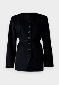 Blazer noir avec un décolleté en V, des manches longues, six boutons sur le devant, une taille ceinturée, et deux poches latérales, fabriqué à partir d'un tissu texturé.