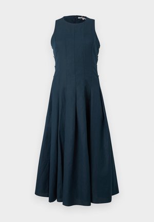 Ærmeløs mørkeblå A-formet kjole med tætsiddende krop, rund halsudskæring og skjult lynlås bagpå, vist mod en ensfarvet baggrund.