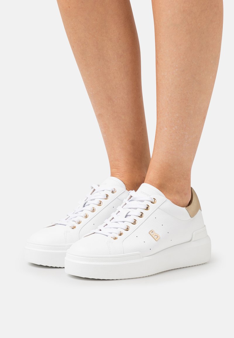 Bogner HOLLYWOOD Trainers white/platinum/white Zalando.ie