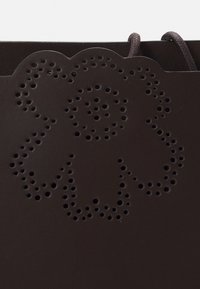 Marimekko IMPRINT PHONE POCKET UNIKKO - Telefonveske - dark brown