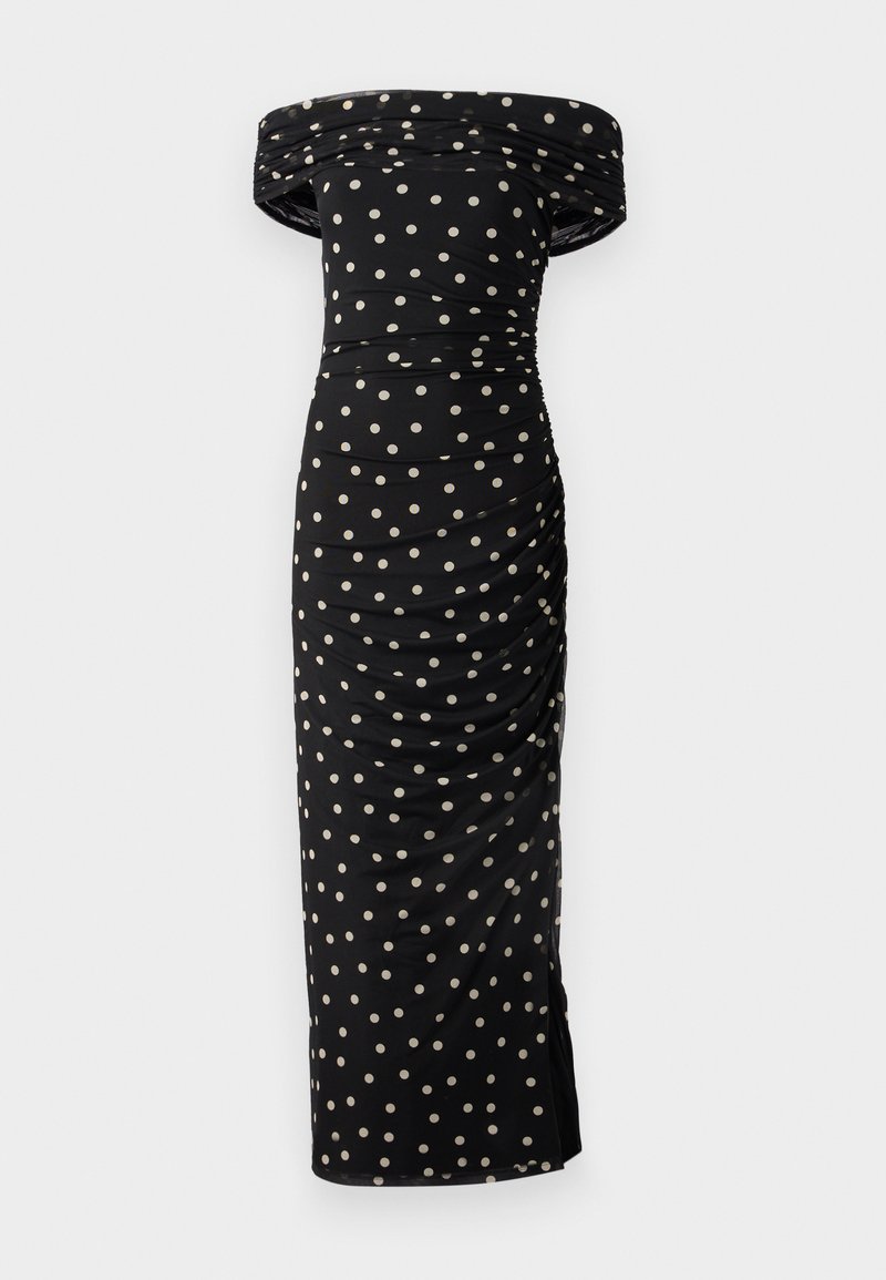 Robe noire décolletée avec des pois crème, présentant des détails froncés et une silhouette ajustée, atteignant en dessous du genou.
