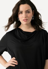 Ulla Popken WATERFALL NECKLINE SHORT SLEEVE  - T-shirt basic - black