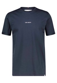 Navyblaues Baumwoll-T-Shirt mit kurzen Ärmeln und Rundhalsausschnitt. Weißer Text "LES DEUX" in der Mitte der Brust. Glatte Textur.
