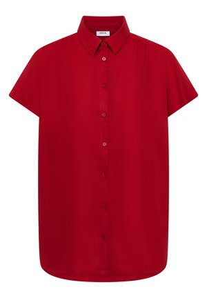 Blouse rouge à manches courtes avec col pointu et sept boutons devant, en tissu lisse.