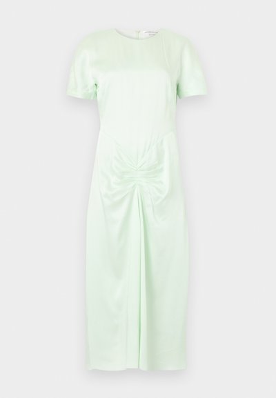 Φόρεμα από σατέν σε μέντα πράσινο χρώμα με στρογγυλή λαιμόκοψη, κοντά μανίκια, ζώνη στη μέση με πιέτες και ίσια, μακριά μέχρι τον αστράγαλο φούστα. Κλείνει με φερμουάρ στο πίσω μέρος.