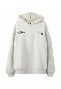 Felpa con cappuccio grigio chiaro, caratterizzata da testo nero sulla parte frontale, polsini e orlo a costine, e una texture morbida. Design semplice con una vestibilità rilassata.