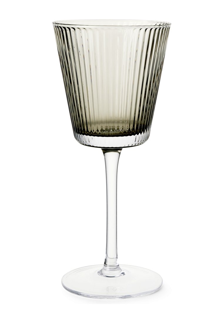 Klares Glasgeschirr mit gewellten Design, Farbverlauf von transparent zu rauchgrau und einer glatten Basis für Stabilität.