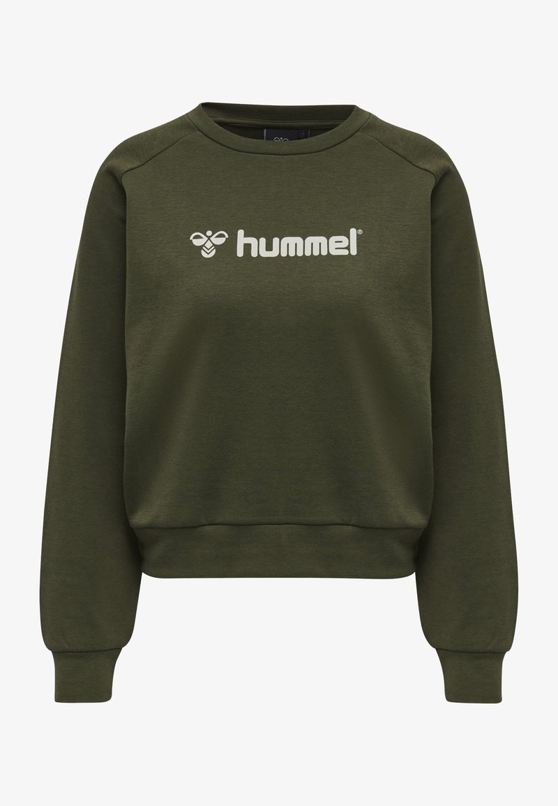 Grön sweatshirt med rund halsringning och raglanärm. Har en stor vit "hummel"-logotyp på framsidan. Mjuk textur, avslappnad passform.