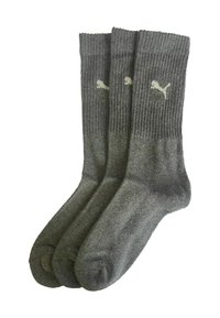 Drei Paar graue Puma Crew-Socken mit gerippten Bündchen und weißem Puma-Logo auf jeder Socke.
