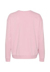 Sudadera rosa con cuello redondo, mangas largas y puños acanalados. Textura de tela suave y un ajuste relajado. Sin patrones o acentos visibles.