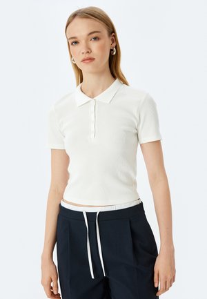 - Koszulka polo