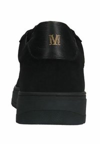 Scarpe in suede nero con forma arrotondata, logo embossato sul retro e suola in gomma testurizzata per una migliore aderenza.