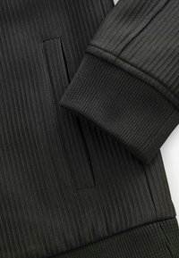 Next EDIT SMART - REGULAR FIT - Bomber stiliaus striukė - black