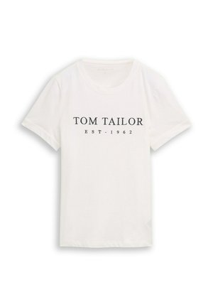 Weißes T-Shirt mit kurzen Ärmeln und rundem Ausschnitt, vorne mittig mit der schwarzen Aufschrift "TOM TAILOR EST-1962" bedruckt.