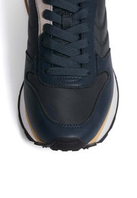 HOFF Baskets basses - black