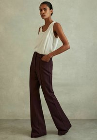 Reiss GABI FLARED  - Pantaloni - berry