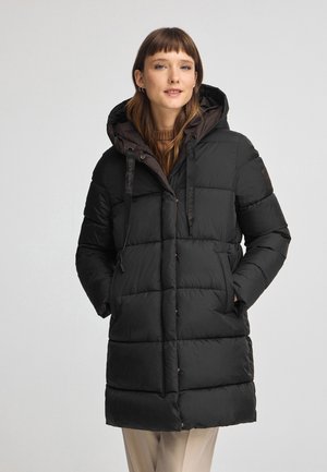 Schwarze Daunenjacke mit einem gesteppten Design, einer braunen Kapuze, Kordelzug-Details und Seitentaschen für Funktionalität und Wärme.