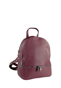 Lila leren rugzak met een ronde vorm, twee ritscompartimenten en verstelbare schouderbanden. Voorzien van zilverkleurige hardware en een gestructureerd oppervlak.
