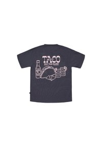 Mörkblå t-shirt med kort ärm som har ett rosa grafiskt tryck av tacos, het sås och drycker på baksidan. 100% bomull, normal passform.