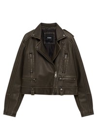 Veste courte en cuir marron foncé avec fermeture éclair asymétrique à l'avant, quatre poches zippées et détails de col à bouton-pression.